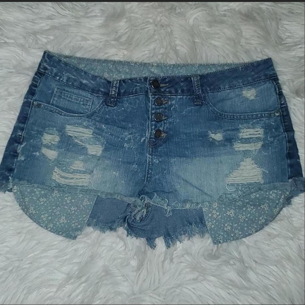 AMERICAN ORIGINAL REWASH BRAND RIPPED DENIM SHORTS